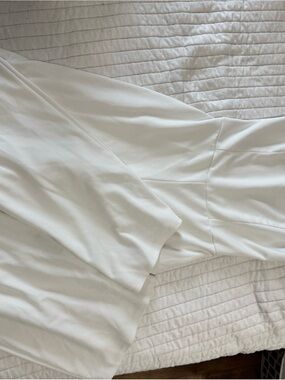 Crystal Sky White Top with Smooth Finish